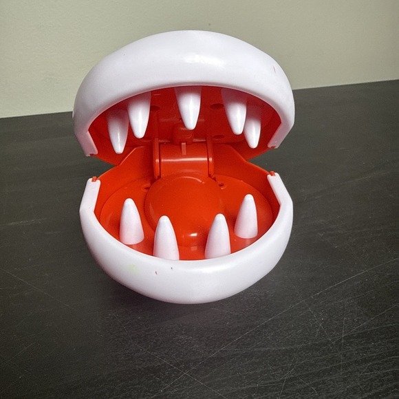 Super Mario Piranha Plant Escape Game Corpse Flower Replacement Epoch Toy - Picture 2 of 8